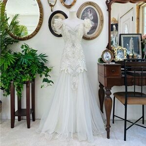 Elegant Ivory Lace and Tulle Bridal Gown
